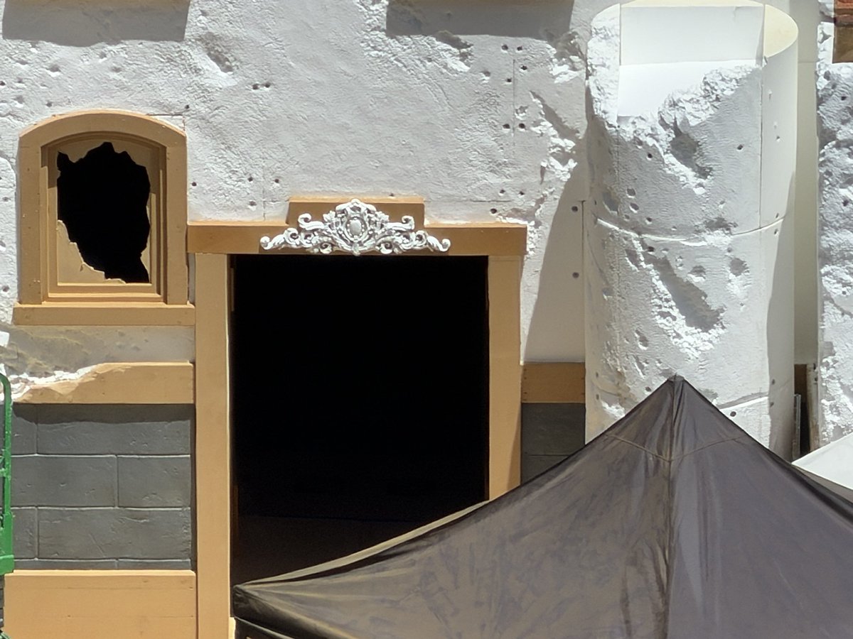 TLEVmedia's tweet photo. 🚨HHN MAZE UPDATE🚨

Look at this Facade by the Mummy ride!! 

It looks like there’s a fence/gate that has been ripped open 🤔

Once again, it looks like we shouldn’t be entering this mysterious location….
@john_murdy #hhn #horrornights https://t.co/8BdWF9rnUA