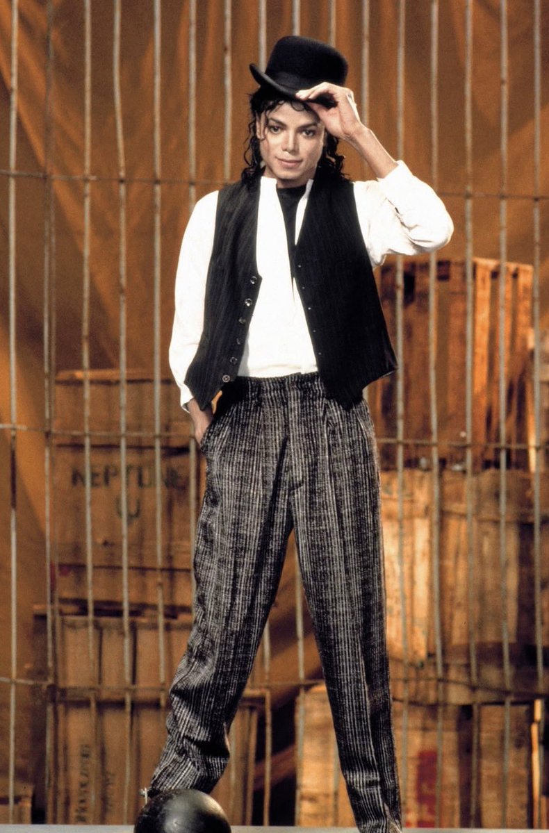 CaptainJoongie_'s tweet photo. Michael on the set of LEAVE ME ALONE https://t.co/DDObuaawno