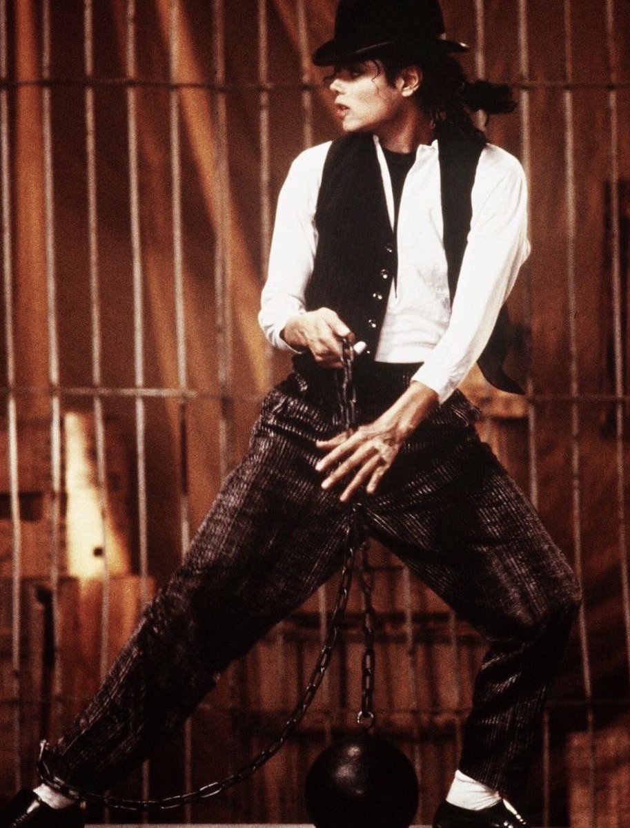 CaptainJoongie_'s tweet photo. Michael on the set of LEAVE ME ALONE https://t.co/DDObuaawno