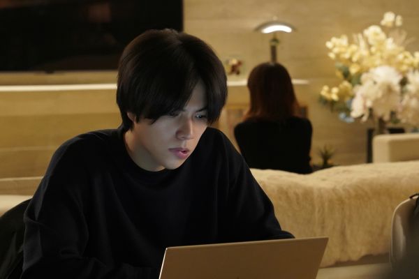 astage_ent's tweet photo. 【CINEMA】映画『5秒で完全犯罪を生成する方法』🎬
AI時代の新たなる完全犯罪サスペンスとは❓

重岡大毅「“生成AIとの向き合い方”は今の人類の課題」
新場面写真📸解禁‼️

▶️https://t.co/E3VVtts9fp

#5秒で完全犯罪を生成する方法 #重岡大毅 @5byodeseisei https://t.co/BATE8Oyiug