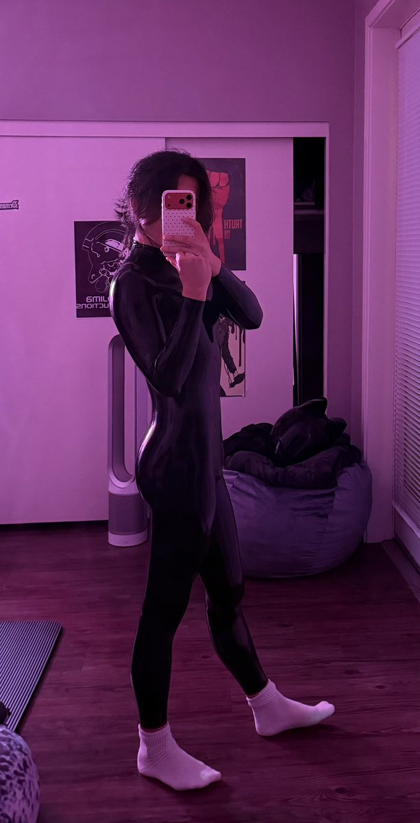 RubberKip's tweet photo. love how slim i look here omggg https://t.co/MdxME8SsbA