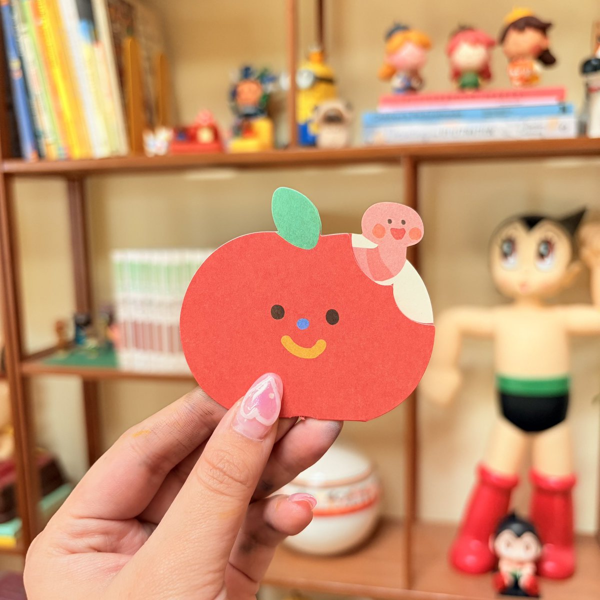 liliuhms's tweet photo. business cards 🍎 https://t.co/tpGo7VbTzm