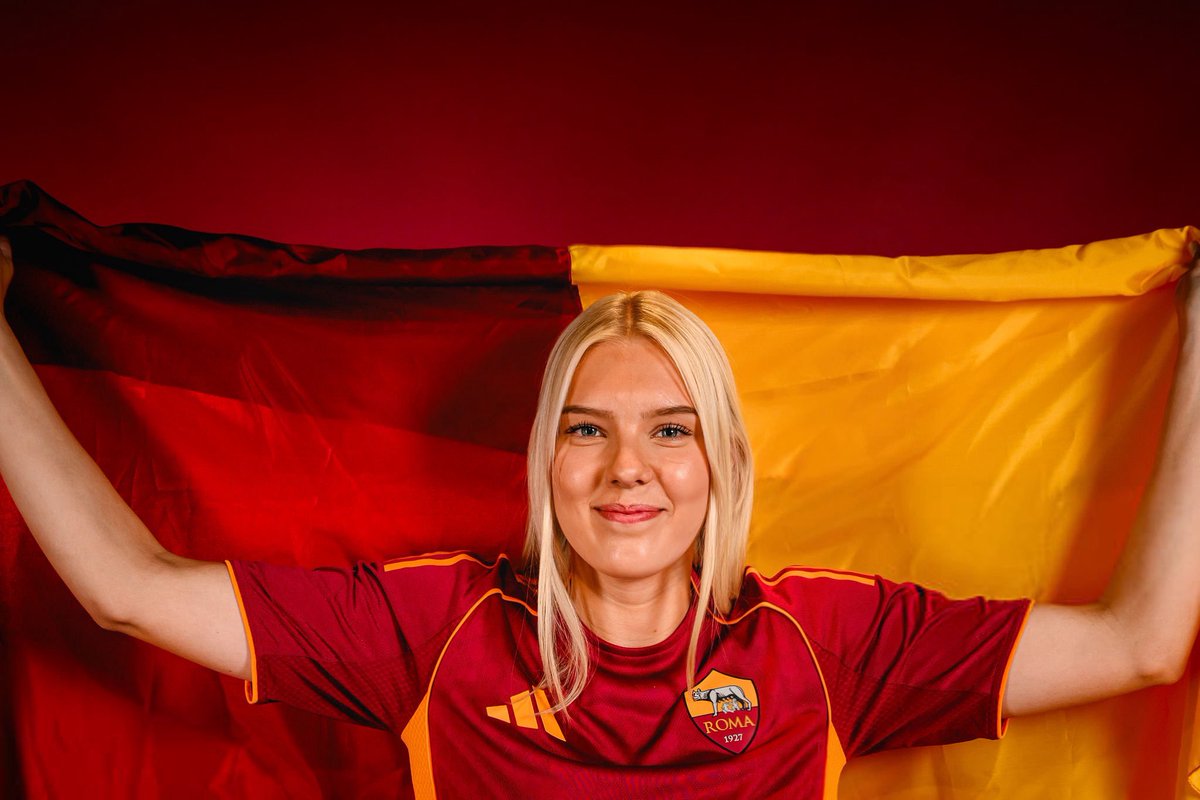 RG1927's tweet photo. Nuovi volti GIALLOROSSI 💛❤️🐺

#RagazzeGiallorosse
#ASRomaFemminile https://t.co/Tu9WZ3oFxe
