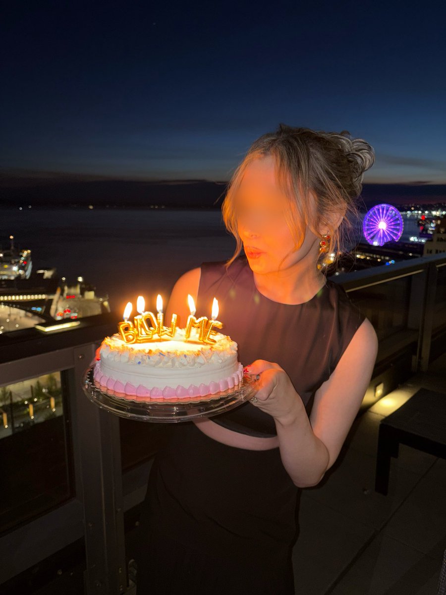 LylaReyx's tweet photo. It’s my birthday week! 🎂♌️ https://t.co/i3hMDT2bIv