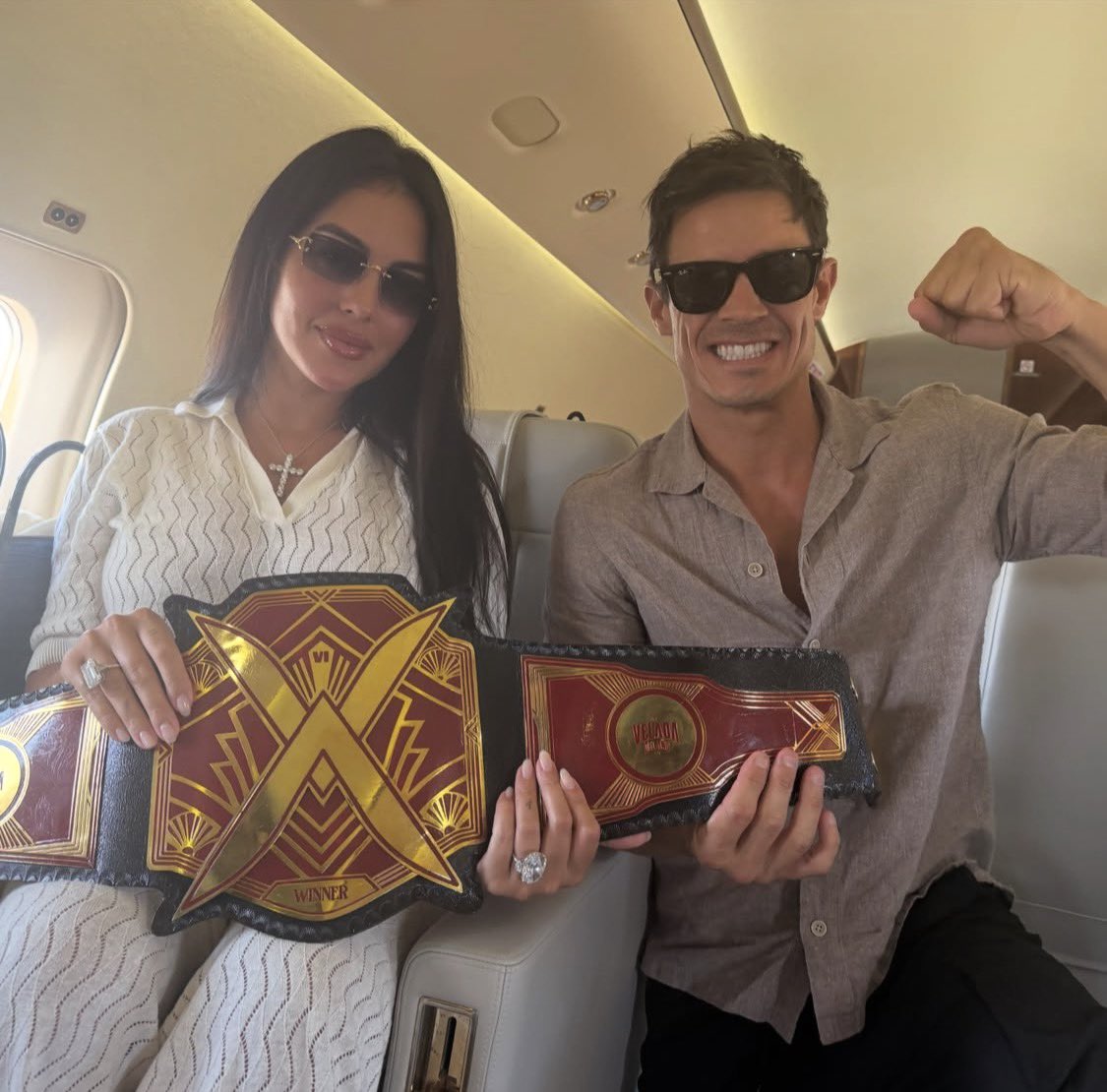 Mario___RM's tweet photo. Edu Aguirre celebrando su victoria en La Velada contra Gastón Edul con Cristiano Ronaldo y Georgina😭😭. https://t.co/w7AcsByAYO