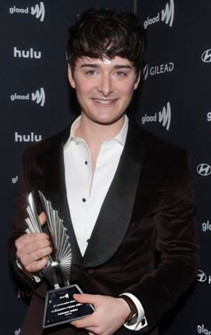 carol_foahlover's tweet photo. Wait.
Why "the fear of being late, missing out on something" reminded me of Noahs GLAAD speech?
"You are not behind [...] you're becoming exactly the type of person that you are meant to become" https://t.co/eBbaPrZAIB
