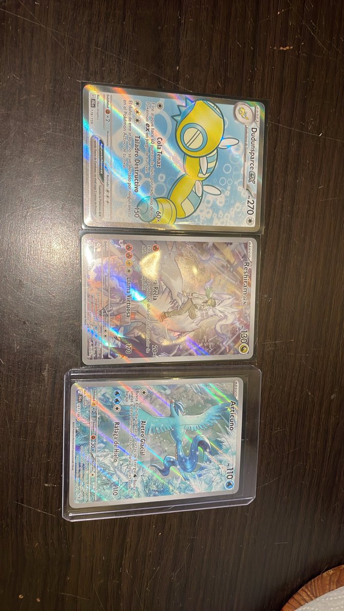 myxmoonchild's tweet photo. A mi novio le acaban de salir unos 900 pavos en cartas pokemon, si no veo un anillo en un mes, le dejo https://t.co/dP4F8gqJKq