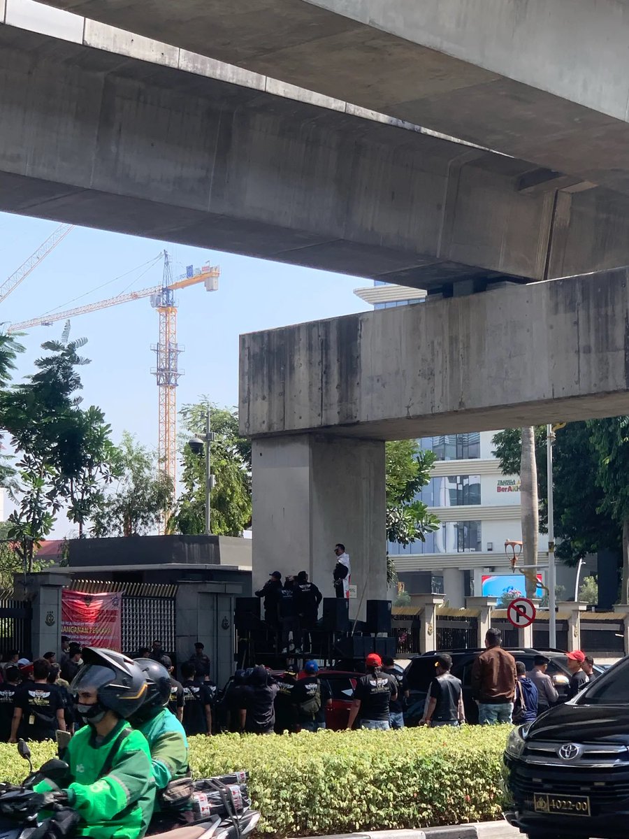 ngabmessy's tweet photo. 🚨DEMO HARI INI🚨

Senin 27/7/2026
Demo di depan gedung Kejaksaan Agung RI , Jakarta 

Gass Terus ‼️‼️‼️
Sampai FEBRIE ADRIANSYAH MAMPUS ‼️ 

📸 @putri_agusss

Sumber dari akun Threads zumaahmad https://t.co/bHtLYCZQJz