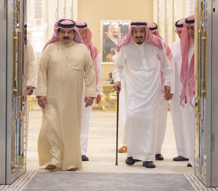 News_Ejazah's tweet photo. عاجل:

خارجية البحرين:

نتضامن مع السعودية الشقيقة، أرض الحرمين الشريفين وقبلة المسلمين، ودعمها التام لما تتخذه من إجراءات لحماية سيادتها وأمنها واستقرارها والدفاع عن أراضيها ومنشآتها المدنية والحيوية. https://t.co/q90xU1b1um
