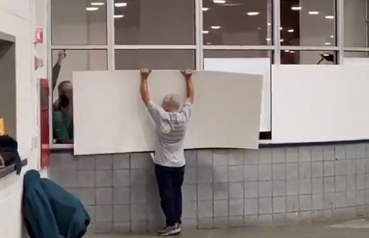 3DancingMaidens's tweet photo. @ScottPresler The Communist @TheDemocrats can NOT win without CHEATING!
This Prick holding the Barriers to Transparency Should STILL BE ARRESTED and ALL of them CHARGED with REAL Insurrection! https://t.co/s4rQZtxMI1