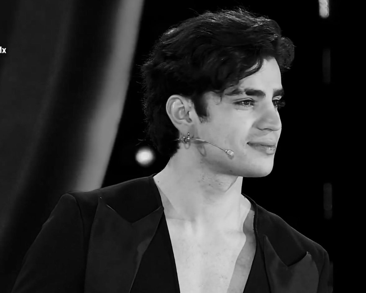 ALuna1817's tweet photo. Por su gran corazón!!

ME QUEDÉ CON AARON https://t.co/xMqScoCL2K