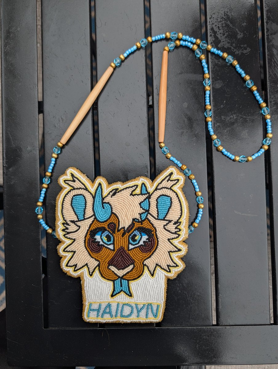 PeepSaber's tweet photo. Completed beaded fursona badge for @/cc4tharsis on insta , who also did the lines!

Shares appreciated! https://t.co/Wg4TTKimcV