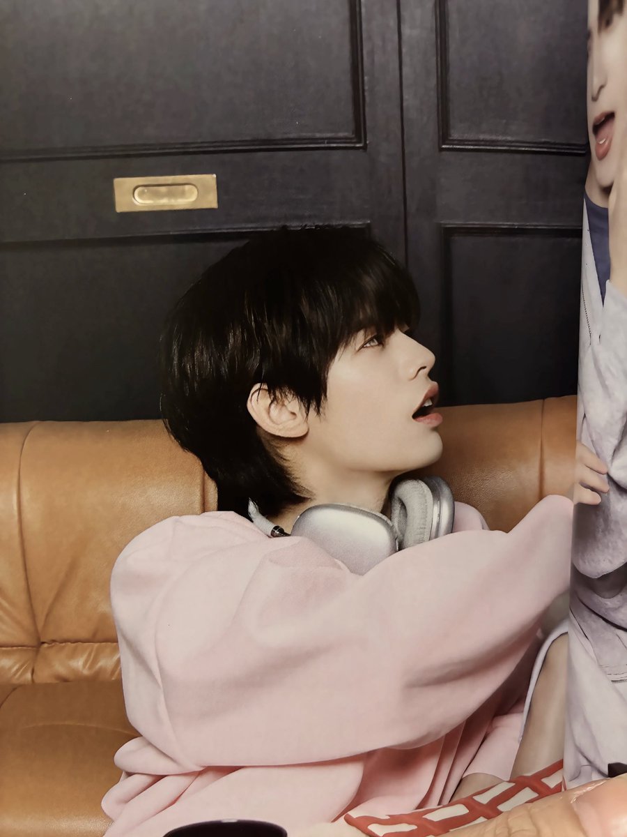 peangaoei's tweet photo. holy shit the fucking guy is so cute ㅠㅠㅠ https://t.co/HpG1UQsZy6