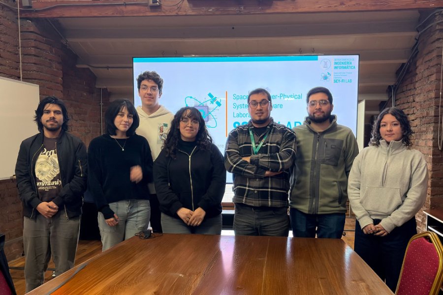 usach's tweet photo. 🚀De la USACH al espacio🎇 El talento de estudiantes detrás de la tecnología que llevó un nanosatélite chileno a órbita🤩
📌Un grupo de estudiantes de Ingeniería Informática aplicó sus conocimientos en programación y desarrollo tecnológico para enfrentar los desafíos de una misión espacial chilena que llevó al Suchai-4 hasta la órbita terrestre.

🔗Detalles en: https://t.co/2Ad34jxWCA