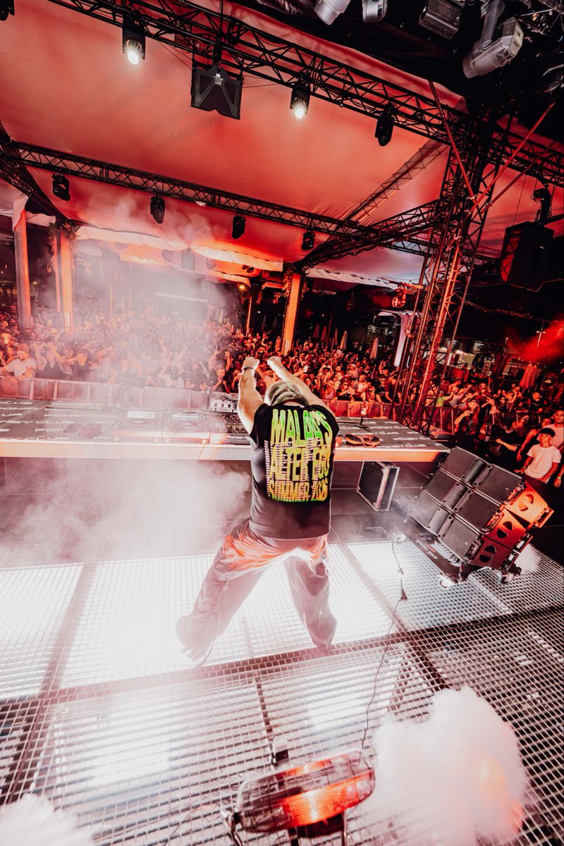 Malaamusic's tweet photo. Still not over this energy !! Merci Toulouse 😈 https://t.co/p0MBSuhSYe