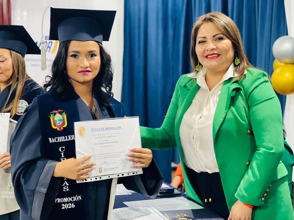 EducacionZ9_Ec's tweet photo. 🎓✨ 59 nuevos #Graduados2026 de la Unidad Educativa Andrés Bello culminaron una etapa marcada por el esfuerzo, la dedicación y la perseverancia. Un día de alegría que celebra el inicio de nuevos retos y oportunidades para construir su futuro. 📚👏🎉 https://t.co/EVWWL9pykb