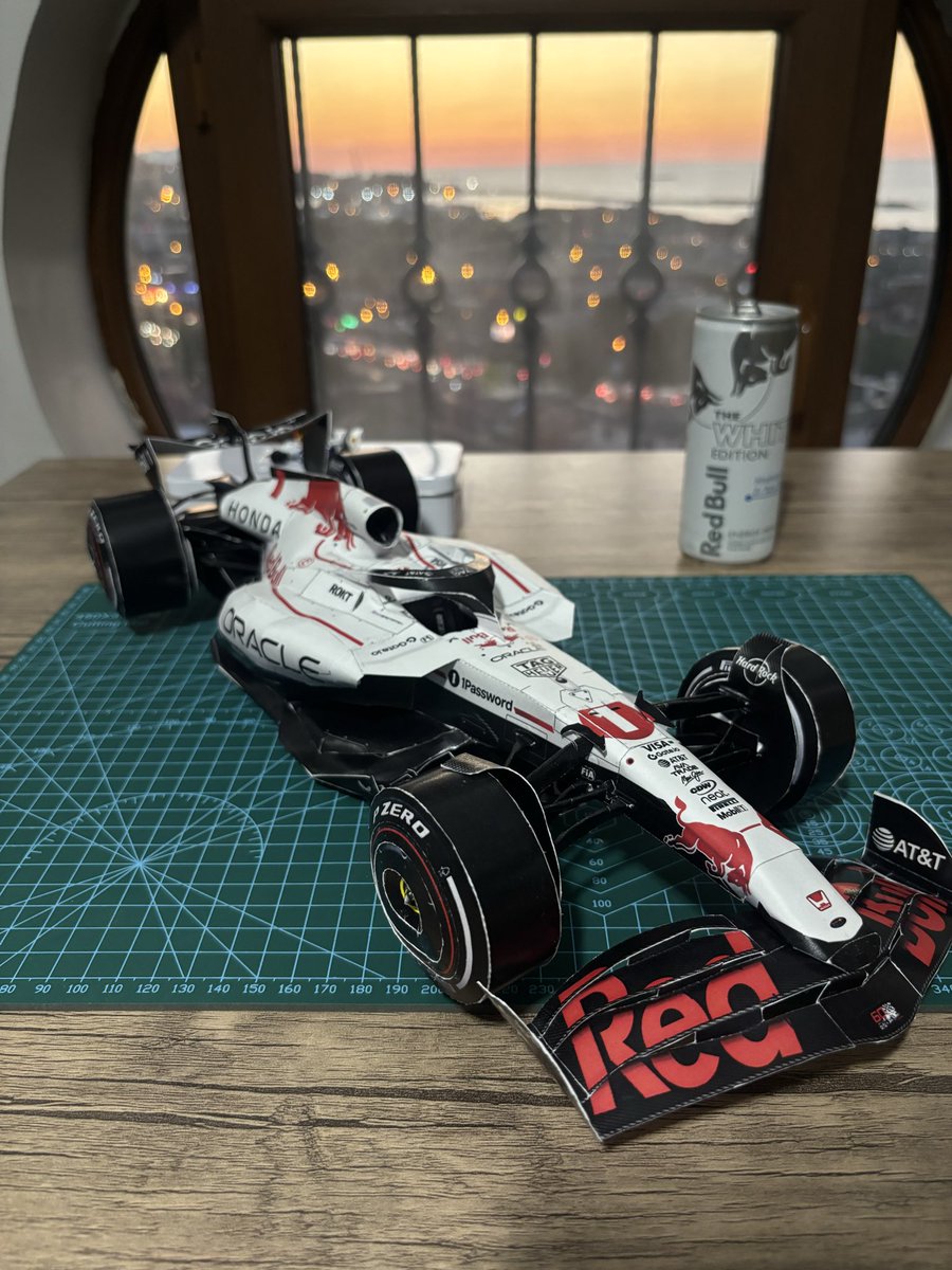 Ekgs_'s tweet photo. 16 sayfa kağıt, acemice hatalar, bolca Red Bull ile ortaya çıkan beyaz livery Red Bull Racing aracı. Nasıl olmuş? @RedBullTR https://t.co/vXJjZze79i