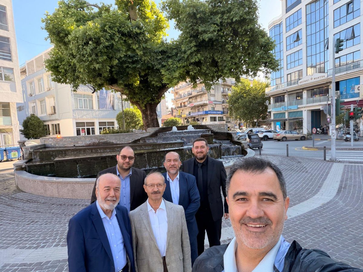 2NoluBaro's tweet photo. İstanbul 2 No’lu Barosu olarak gerek Türkiye’de gerek yurt dışındaki hakkı savunma mücadelemiz devam ediyor. 

İstanbul 2 No’lu Barosu, 5 Haziran ve 18 Haziran tarihlerinde Yunanistan’ın İskeçe kentinde görülen davanın duruşmalarını, Dış İlişkiler Merkezi Başkanımız Av. Uğur Faruk Tüzün ve baro üyelerimiz yerinde takip ederek uluslararası hukuk ve insan hakları perspektifinden gözlemlemiştir. Yargılamaya ayrıca Londra Barosu, Konya Barosu ve Gümülcine Barosu’ndan meslektaşlarımız da münferiden katılım sağlamıştır.

Mahkeme, Müslüman Türk azınlığa mensup dört sanık hakkında 17’şer ay hapis cezasına hükmetmiştir. Fiziki şiddet veya hakaret unsurunun bulunmadığı bir olayda verilen bu karar, yargılamanın siyasi saiklerle yürütüldüğüne ilişkin ciddi kaygılar doğurmuştur. Avrupa İnsan Hakları Mahkemesi’nin benzer ihlal kararlarına rağmen Yunanistan’ın din özgürlüğü ve azınlık haklarına ilişkin uygulamalarını sürdürmesi, uluslararası hukuk bakımından endişe vericidir.

İstanbul 2 No’lu Barosu olarak, yurt içinde ve yurt dışında temel hak ve özgürlüklerin korunmasına yönelik faaliyetlerimiz aralıksız devam edecektir.