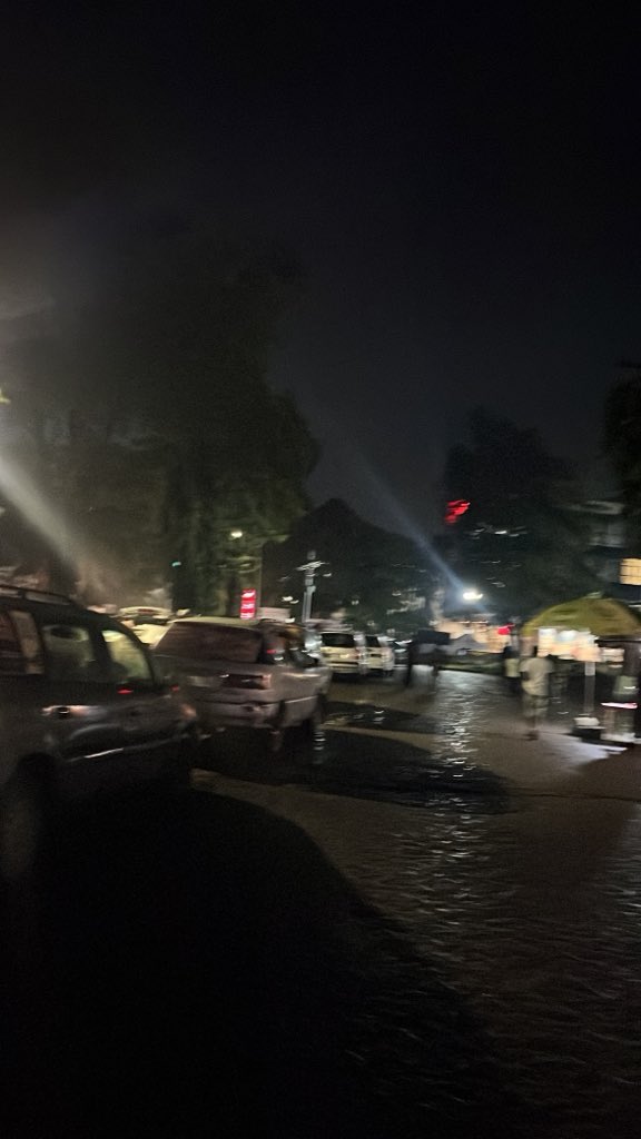 onlytrellattop's tweet photo. What a cold rainy night https://t.co/G5jySQseGj