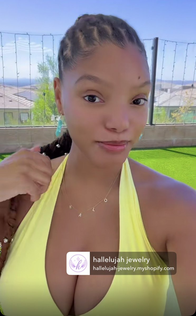 Storyteller2099's tweet photo. I’ve been waiting for Halle Bailey to post more so I can see those pretty titties https://t.co/FTFRduf1DT