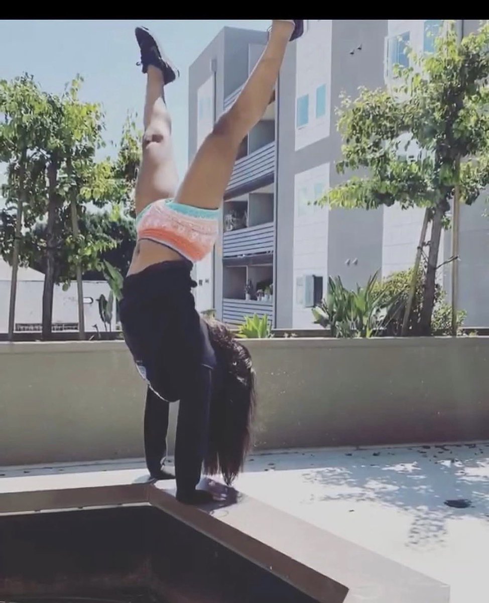 youluvhope's tweet photo. Life is better upside down

#yogagirl #fitness https://t.co/o7o783vUEn
