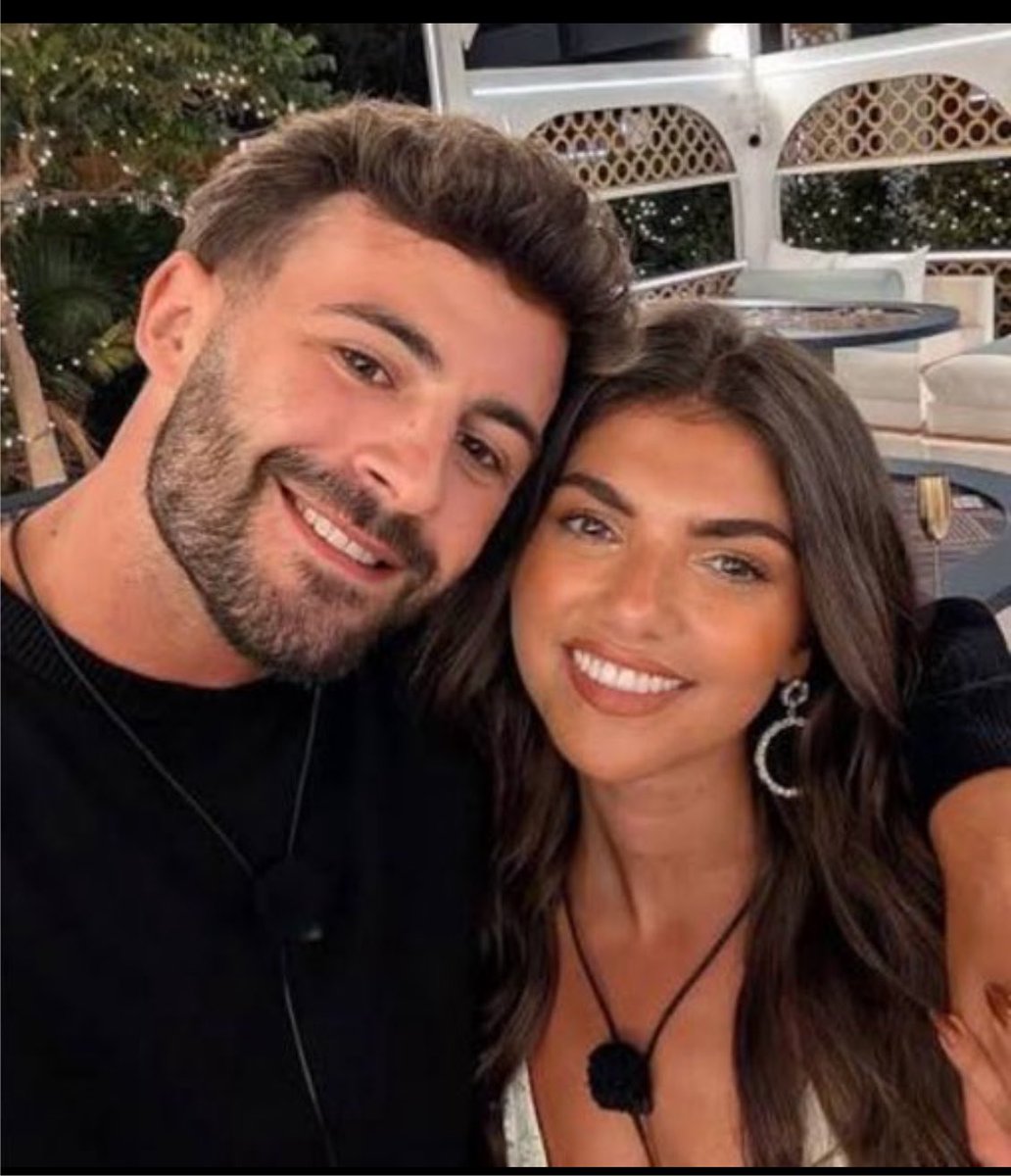 jellybenis's tweet photo. The Facebook mums cannot win again!! All votes for Simba and Angie I beg

 #loveislanduk #loveisland https://t.co/XQIvuhw0C1