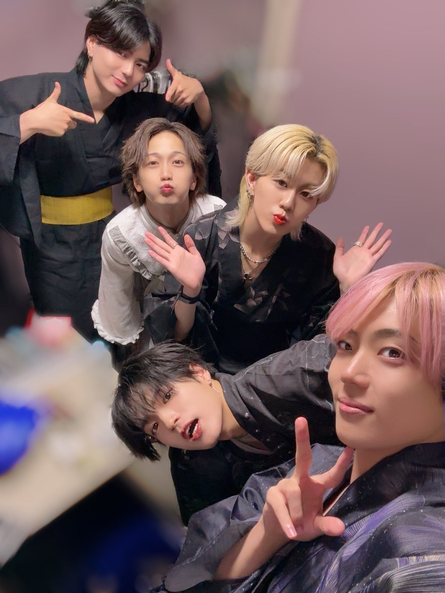 renkunsan's tweet photo. REKINDLEありがと！　

久しぶりにひろくんとみなとくんとかなたくんに会えてなんだかんだでパルスのみんなも久しぶりで楽しかった✨✨

みんなステージギャップありありだし
コラボもカッコ良かった🥰

好きメンとパシャリ📸 https://t.co/khDhm2G6ei