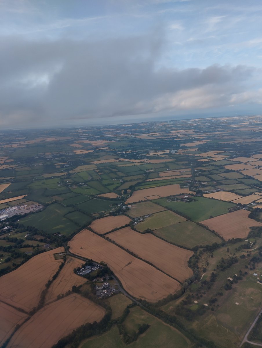 MarkJCutter's tweet photo. The photos I've taken during my flight back to Stansted. https://t.co/9as5SCub4l