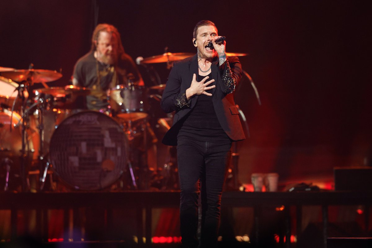 FoodCityCenter's tweet photo. We threw down with @Shinedown and a SOLD-OUT crowd on 7/25/26! 🤘

Our favorite part? Welcoming home @TheBrentSmith. 🧡

Knoxville loves you! 

📸: @TheDannyParker https://t.co/LZr9ayzd0D