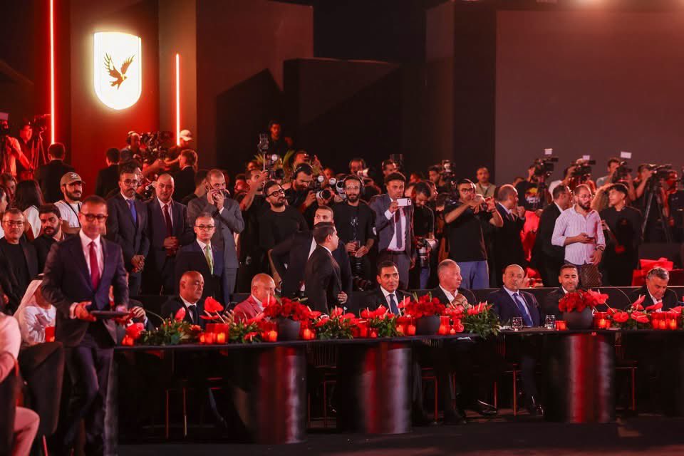 k22eg1's tweet photo. فلنحتفل بهدوء فهناك فقراء معلقين كهارب و عاملين احتفالات عشان طلعوا رخصة 😂🤣 https://t.co/pL6v372HUT