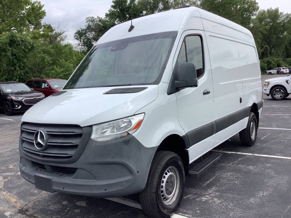 countyautostl's tweet photo. 2020 Mercedes Sprinter 2500 4x4 High roof with a 3.0 Diesel. It has a bulkhead cage, rooftop air conditioning, Webasto diesel heater, shore power plug in, shelving, bins, commercial flooring &amp; work station It has "like new' Michelin tires. $29,999. Visit https://t.co/zUFUQx5r9q https://t.co/o3wMO5fgqM
