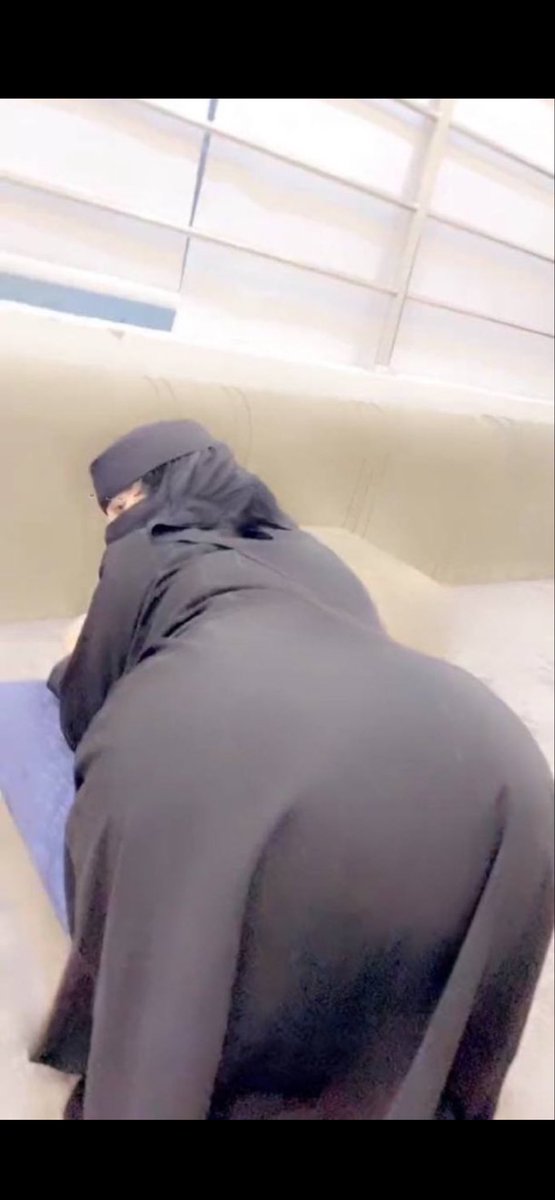 yvf8p's tweet photo. رجال البيت تعرف هالمنظر زييين!
لاتكابر وتسوي رجال وهي حلماتها شوي وتبان من كثر ما انها ماخذها راحتها في اللبس ولا طقت لك خبر!😂🤣
شكلك ماتعرف ليه🤣🤣 https://t.co/DrsfGWHGtl