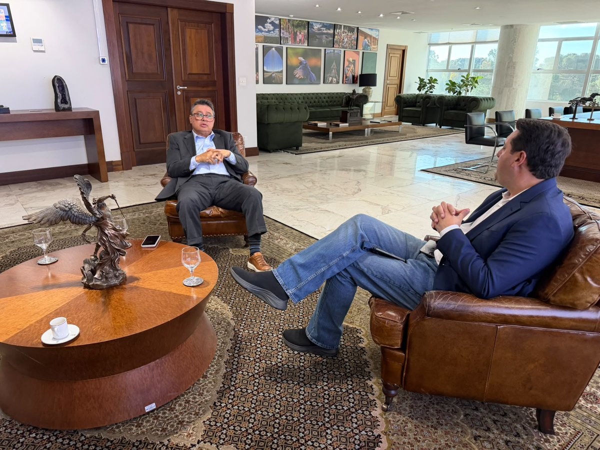 Gustavoleitepy's tweet photo. Presenté al Gobernador Ratinho Jr, -gran amigo de Paraguay-, la versión 4.0 del desarrollo industrial de Paraguay que fue iniciado bajo la gestión del Presidente Cartes. Ahora es... "Paraguay y Brasil fabricando juntos para substituir importaciones chinas en USA." https://t.co/gUo62UKikB