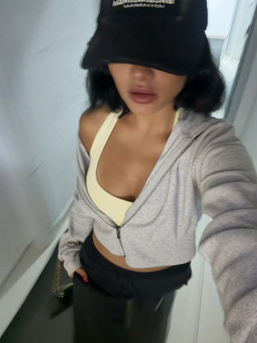 usermelish's tweet photo. suadiye #ootd https://t.co/NYV3QiBuYN
