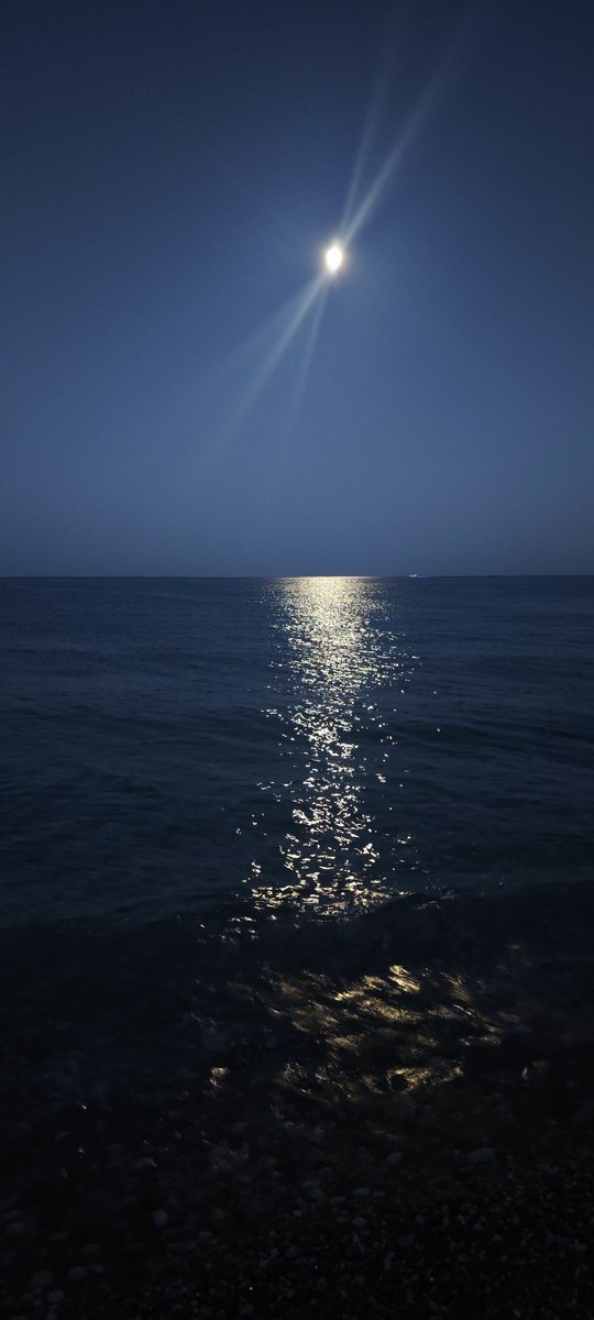 Firengiz123's tweet photo. İnsan,
           verdiği değeri değil;

Gördügü değeri unutmaz... 

#İyiGeceler 💫🌙 https://t.co/HnMk8PjlAZ