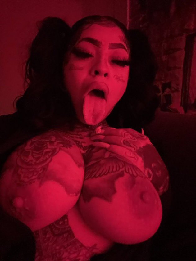 kaaybrazyxx6's tweet photo. You busy??Come Fuk my face 😩👅 https://t.co/tx5JATeVuV