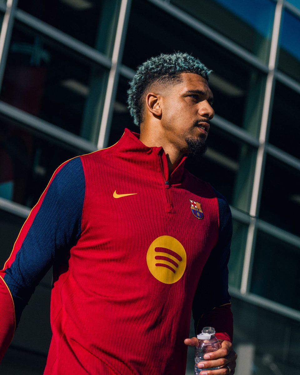 BarcaUniversal's tweet photo. Ronald Araujo and Fermín are back in training! https://t.co/RDcQ64sIbw