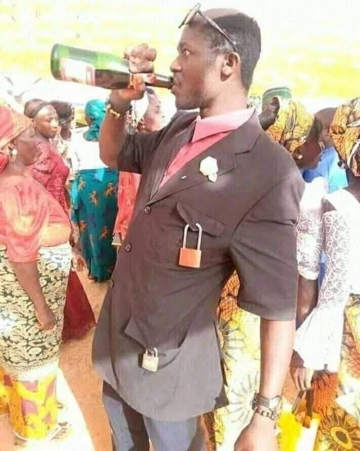 MREnogie7l's tweet photo. Even if I high I no go still give you my money 🤑💰 https://t.co/XPv72GQPo3
