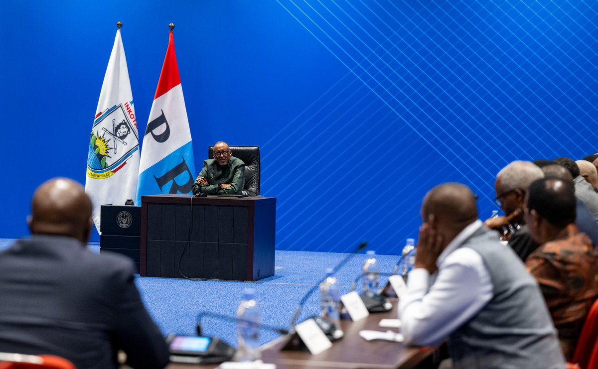UrugwiroVillage's tweet photo. This afternoon at Intare Arena, President Kagame, Chairman of @rpfinkotanyi, met with Senior Cadres of the RPF for discussions on the Party’s history and its role in Rwanda’s transformation. The meeting emphasized the importance of members upholding the Party’s values, including people-centered governance and accountability, to advance the Party’s mission of Rwanda’s continued development.