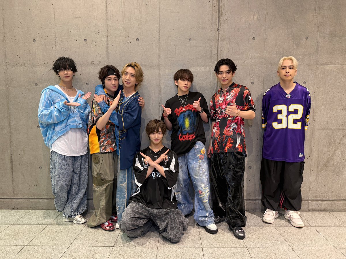PrimeVideoLat's tweet photo. Cuando mi cora le pertenece a 7 hombres...

Los 7 hombres:

#IMP. #LIVETOUR_MAGenter 
@_7mp_official_ 
#HARIAS_IMP. #TOBE https://t.co/5IPj16yZSk