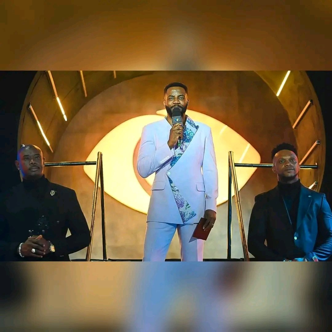 Canadowh_1's tweet photo. Twist: The Gambit's Entry Following the fake nomination process, Biggie introduced the Gambit, comprising 1 male and 1 female. The Gambit will not be eligible for the grand prize but will be able to
1. a stay in the house until the Finale, and
 2. access to other prize 
#BBNaija https://t.co/MaBH1dOotM
