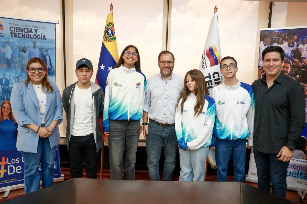 yvangil's tweet photo. Gracias a su destacado desempeño y dedicación en los rigurosos procesos de clasificación nacional, un grupo de jóvenes del Programa Nacional Semilleros Científicos tendrá la oportunidad de participar en la 3ª Olimpiada Internacional de Inteligencia Artificial (IOAI) en Astana, Kazajistán, del 2 al 8 de agosto, y en la 38ª Olimpiada Internacional de Informática (IOI 2026) en Tashkent, Uzbekistán, del 9 al 16 de agosto. 

Nos sentimos honrados de haber tenido la oportunidad de reunirnos con esta talentosa delegación que competirá con estudiantes de aproximadamente 100 países en un evento que celebra y pone a prueba los conocimientos avanzados en programación e Inteligencia Artificial, marcando el camino hacia el futuro.

El Gobierno Bolivariano les extiende sus felicitaciones por este significativo logro y se compromete a acompañarles en cada paso de esta importante representación.

#MentesIngeniosas