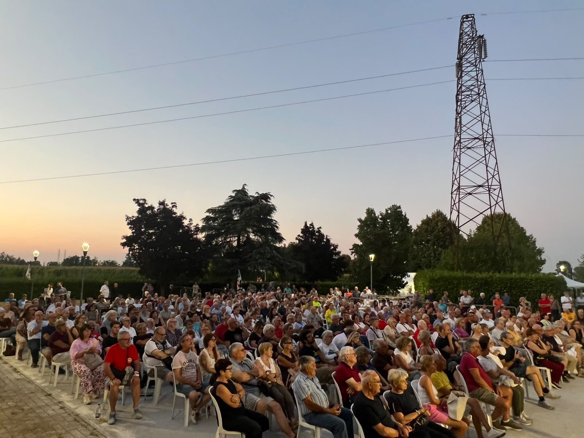 pbersani's tweet photo. E certezza della pena, su cui non hanno risolto niente. E tenere in piedi uno stato di diritto. Le scorciatoie della destra creano solo caos e disordine. 4/4 https://t.co/25OVJr80YZ