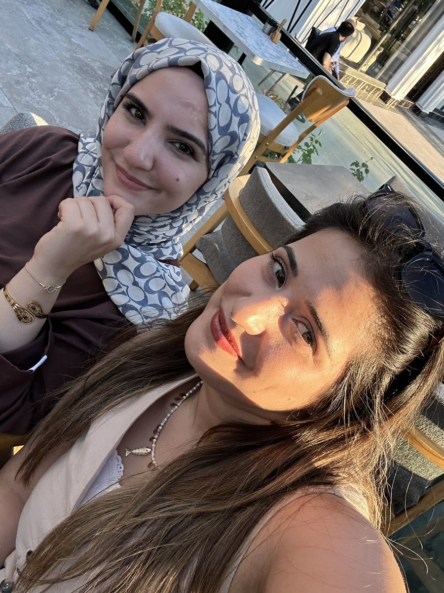 Helin_ozdmr's tweet photo. Aşık banaaaa👩‍❤️‍💋‍👩@Emineislamm 🫶🏻 https://t.co/p65C15omOe