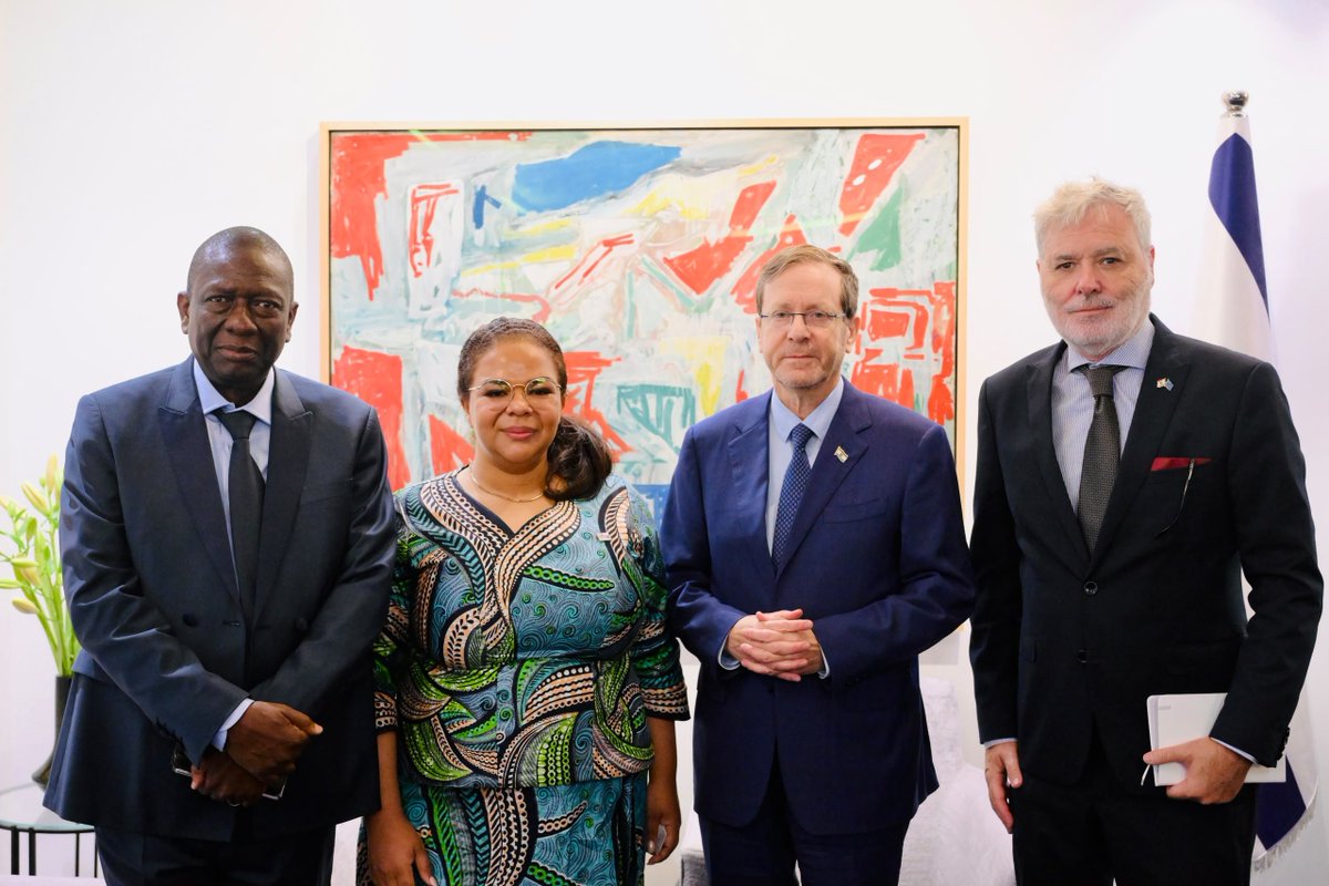RDC_Minafet's tweet photo. 🇨🇩🇮🇱| Ce lundi 27 juillet 2026, à Jérusalem, dans le cadre de sa visite officielle dans l'État d'Israël, S.E. Mme Thérèse Kayikwamba Wagner (@RDCongoMAE), Ministre d’État, Ministre des Affaires étrangères, a été reçue en audience par S.E. M. Isaac Herzog (@Isaac_Herzog), Président de l'État d'Israël.
Les échanges ont porté sur le renforcement des relations d'amitié et de coopération entre la République démocratique du Congo et l'État d'Israël, ainsi que sur les principaux enjeux régionaux et internationaux d'intérêt commun.

La Ministre d'État a notamment évoqué la situation sécuritaire dans l'Est de la RDC et réaffirmé l'engagement du Gouvernement congolais en faveur d'une paix durable, fondée sur le respect de la souveraineté et de l'intégrité territoriale de la République démocratique du Congo.

Cette rencontre de haut niveau témoigne de la volonté commune des deux États de consolider leur partenariat et de renforcer le dialogue politique, conformément à la vision de S.E. le Président de la République, Félix-Antoine Tshisekedi Tshilombo.

@Presidence_RDC 
@PrimatureRDC 
@Com_mediasRDC