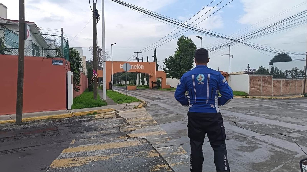 FerFlores_Emp's tweet photo. Ya estamos atentos ante esta tarde de lluvia en el municipio.
Grupo Tlanchana y nuestros elementos de Protección Civil, Bomberos y la Policía Municipal trabajando en todo Metepec. https://t.co/KVKTGdo199