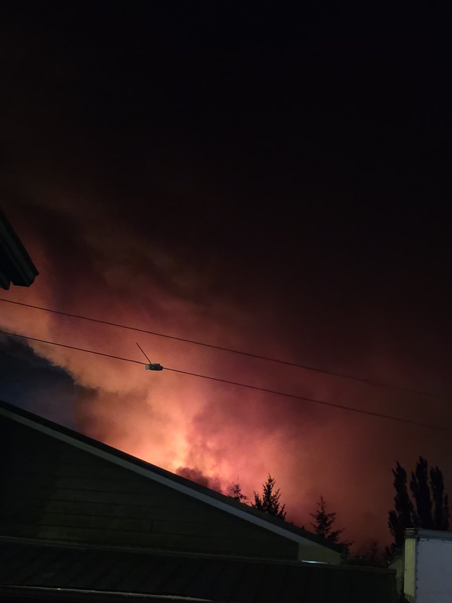 AtlasxVT's tweet photo. 20% Discount on Commissions!

I haven't been very active here because of the recent ongoing forest fire season where I live and have been evacuated for a while. But my roommate and I found a place to move to that accepts our 2 dogs and 4 cats, and most of our savings went into our new place so I'm advertising commissions now that we're low on funds!

Shares are appreciated 🙏