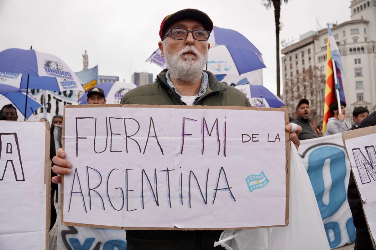 Uyo_Ciudad's tweet photo. Nos movilizamos para repudiar la visita de Kristalina Georgieva.
Mientras el pueblo paga el ajuste, Milei recibe al FMI con honores para profundizar un modelo de endeudamiento, saqueo y dependencia.

🇦🇷 ¡La soberanía no se negocia y la Patria no se vende! https://t.co/ZWScNjbpup