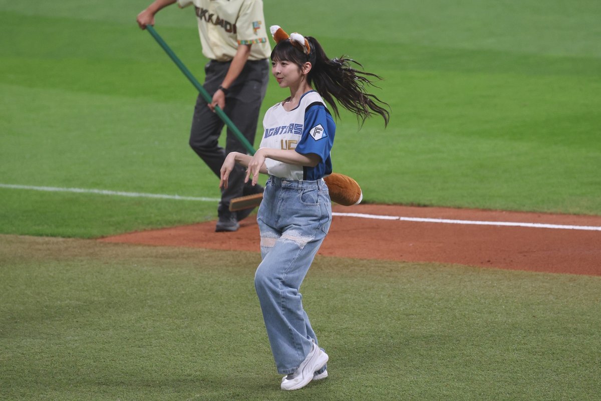 silkdarvish's tweet photo. 日本ハムファイターズ vs オリックス
エスコンフィールドHOKKAIDO
2026.07.02

きつねダンス

#乃木坂野球部 #乃木坂46
#小川彩 #金川紗耶 #黒見明香
#柴田柚菜 #瀬戸口心月 #長嶋凛桜
#ファイターズ #lovefighters
#エスコンフィールド #野球観戦 #試合観戦 https://t.co/lNxEMjRQKZ