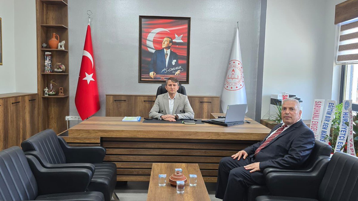 Saruhanli_45's tweet photo. İlçe Milli Eğitim Müdürlüğüne  Ziyaret

Kaymakamımız Sn Fatih ÖZCAN,  İlçe Milli Eğitim Müdürü Sn Ömer KARAYILAN'ı ziyaret etti.

Ziyaret sırasında Kaymakam Sn Fatih ÖZCAN, ilçedeki eğitim-öğretim faaliyetleri, yürütülen projeler, okul binalarının durumu hakkında brifing aldı. https://t.co/jOYs6yB1ib